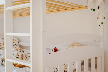 Hochbett 90x200 cm Etagenbett mit zwei Schubladen, Lattenrost, Rausfallschutz, umbaubar in zwei Einzelbetten, aus Vollholz massiv, Funktionsbett