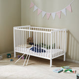 Babybett Kinderbett 60x120 Gitterbett Baby Bett Komplett-Set Beistellbett mitwachsend, Lattenrost höhenverstellbar mit abnehmbaren Sprossen | weiß Kiefer-Vollholz