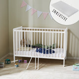 Babybett Kinderbett 60x120 Gitterbett Baby Bett Komplett-Set Beistellbett mitwachsend, Lattenrost höhenverstellbar mit abnehmbaren Sprossen | weiß Kiefer-Vollholz