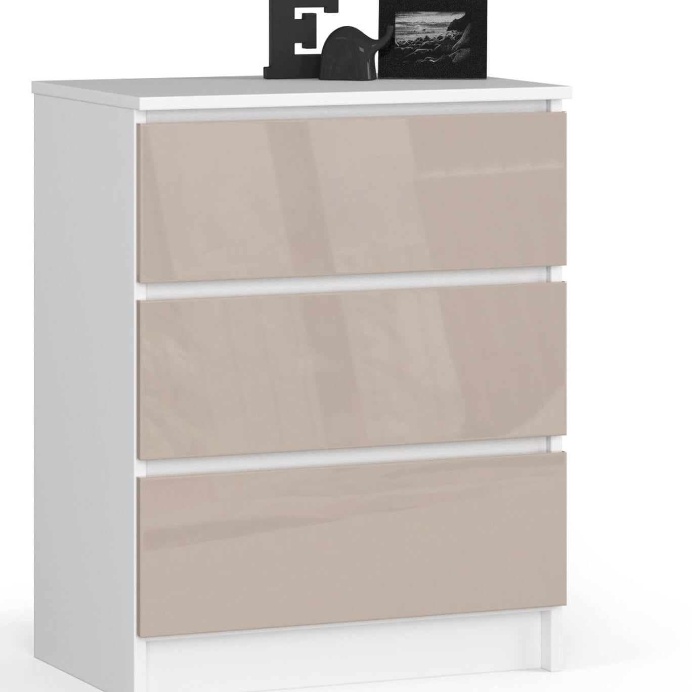 Commode avec trois tiroirs de 60 cm de large, salon, chambre, couloir, placard, buffet, buffet haut, beaucoup d'espace de rangement.