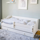 Kinderbett Jugendbett 80x160 und 80x180 cm mit Matratze, Schublade & Rausfallschutz mit punktelastischer Matratze mit Kokos-Naturfaser