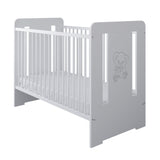 Babybett Gitterbett mit Teddybär, Prinzessin ode Prinz Gravur 60x120 mit Matratze (optional) höhenverstellbar | herausnehmbare Sprossen weiss Made in Europe